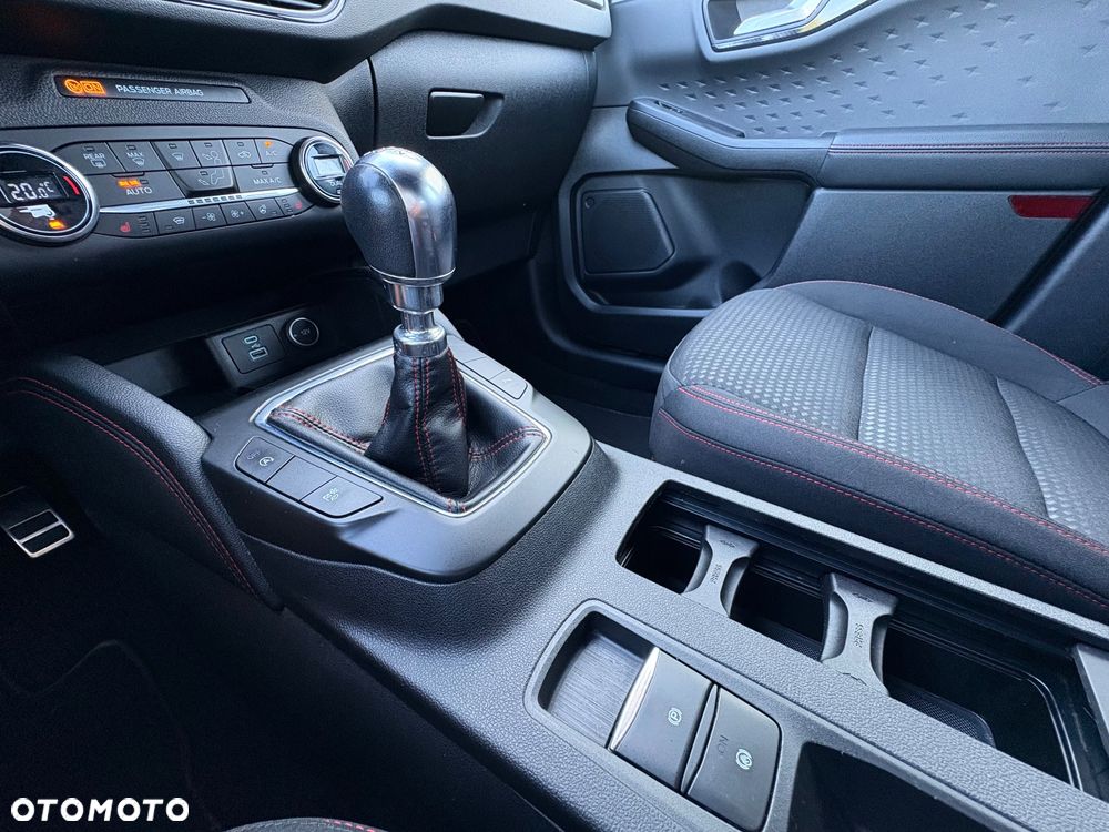 Ford Kuga 1.5 EcoBoost 2x4 ST-Line - 24