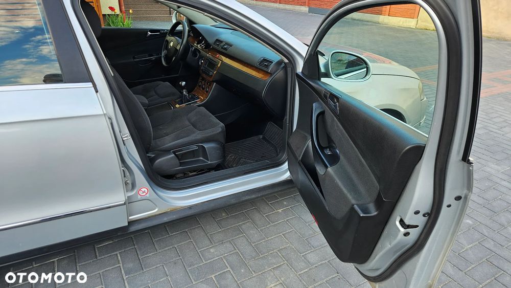 Volkswagen Passat 1.9 TDI Comfortline Family - 13