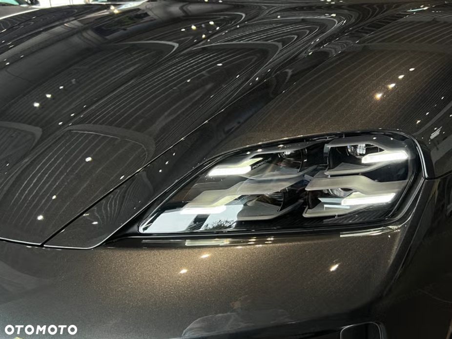 Porsche Taycan - 18