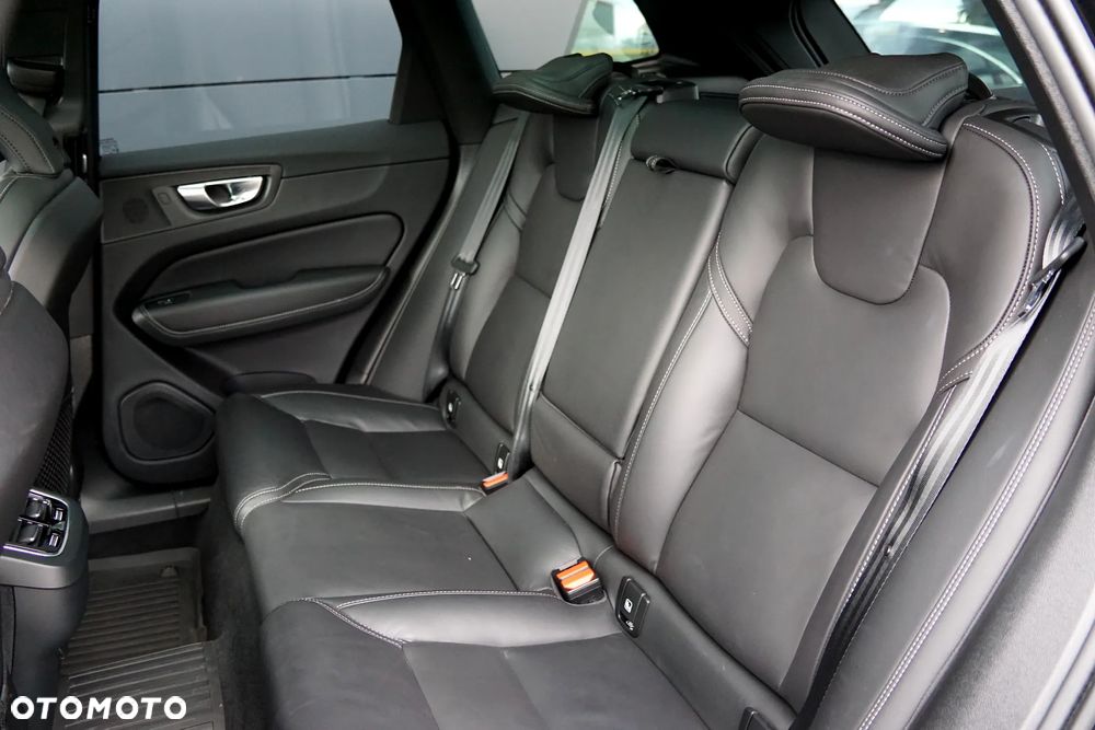 Volvo XC 60 B5 B AWD Ultimate Black Edition - 24