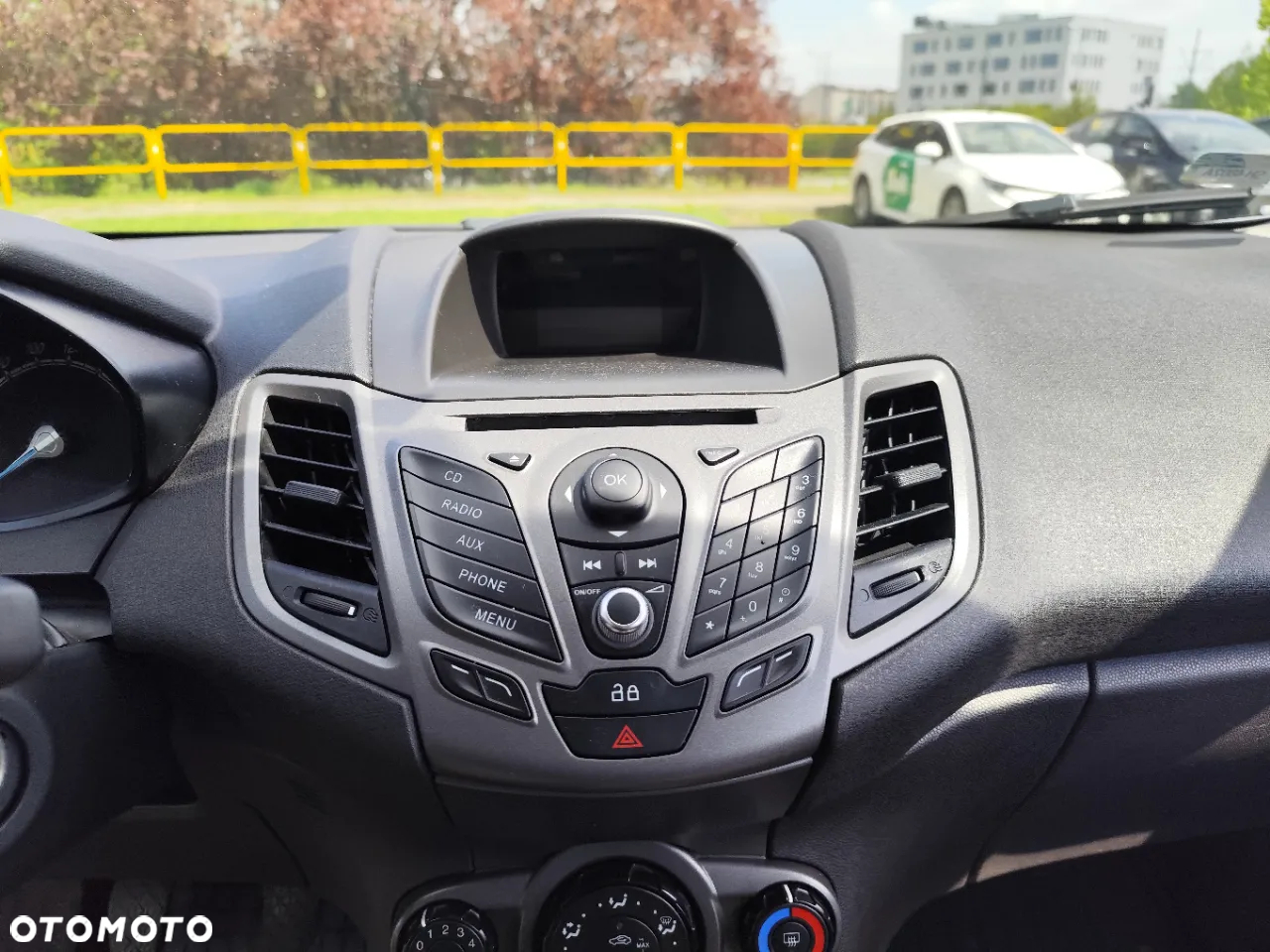 Ford Fiesta 1.5 TDCi Ambiente - 12