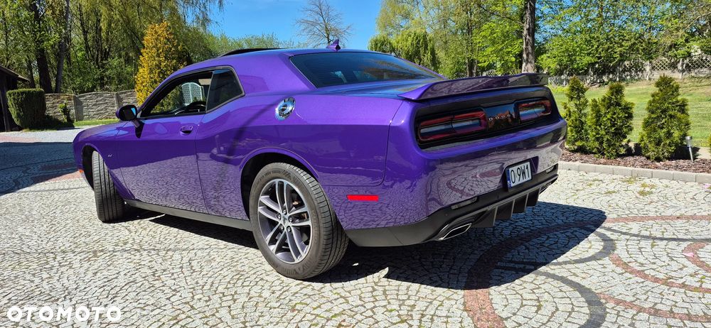 Dodge Challenger - 12