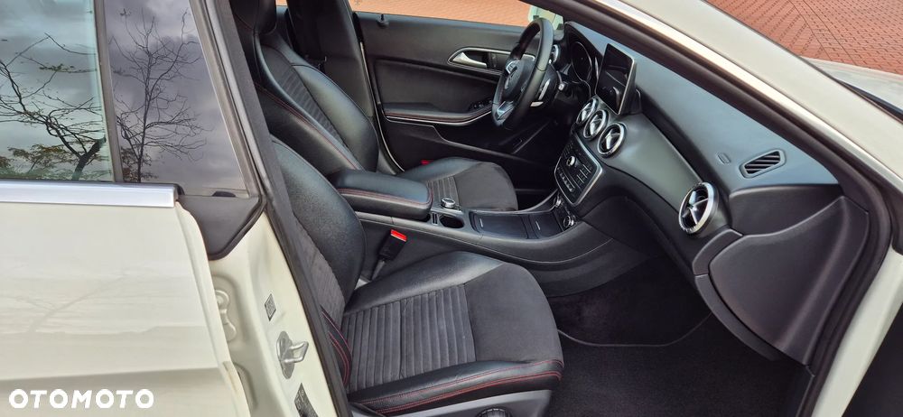 Mercedes-Benz CLA Shooting Brake 200 7G-DCT AMG Line - 19
