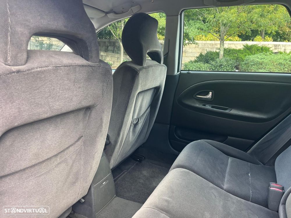 Volvo V40 1.6 Base - 17