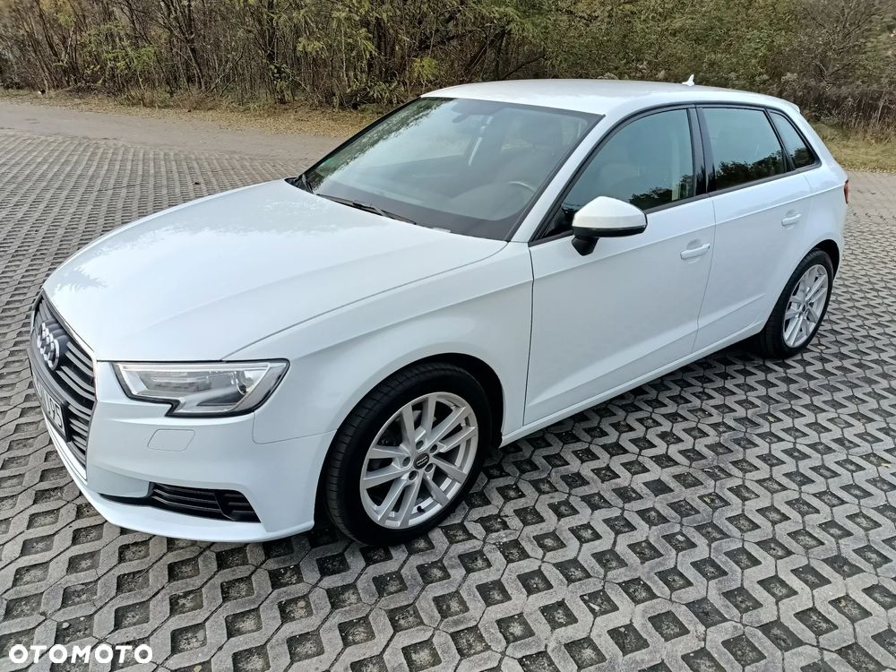 Audi A3 Sportback - 1