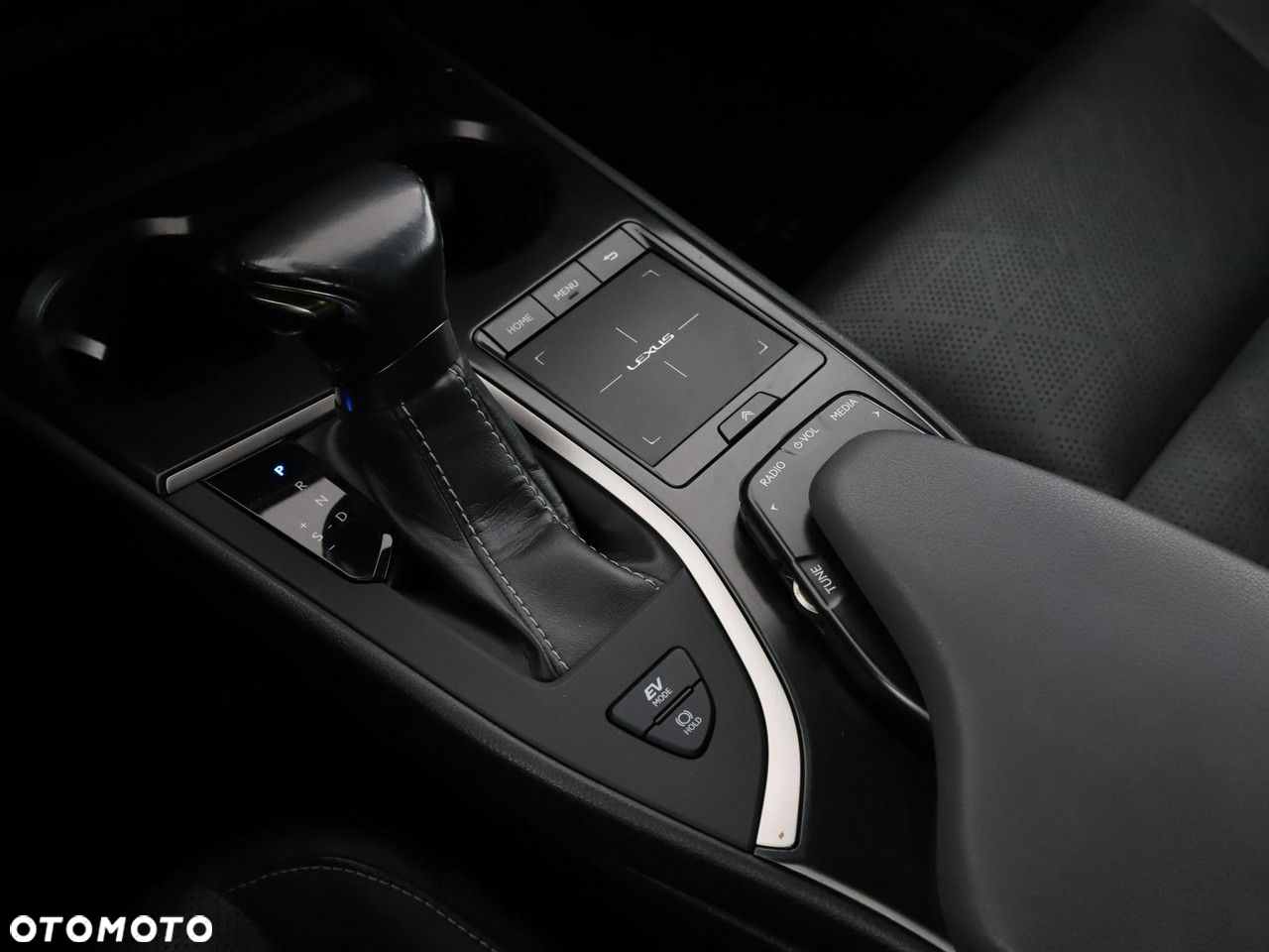 Lexus UX 250h Prestige 2WD - 31