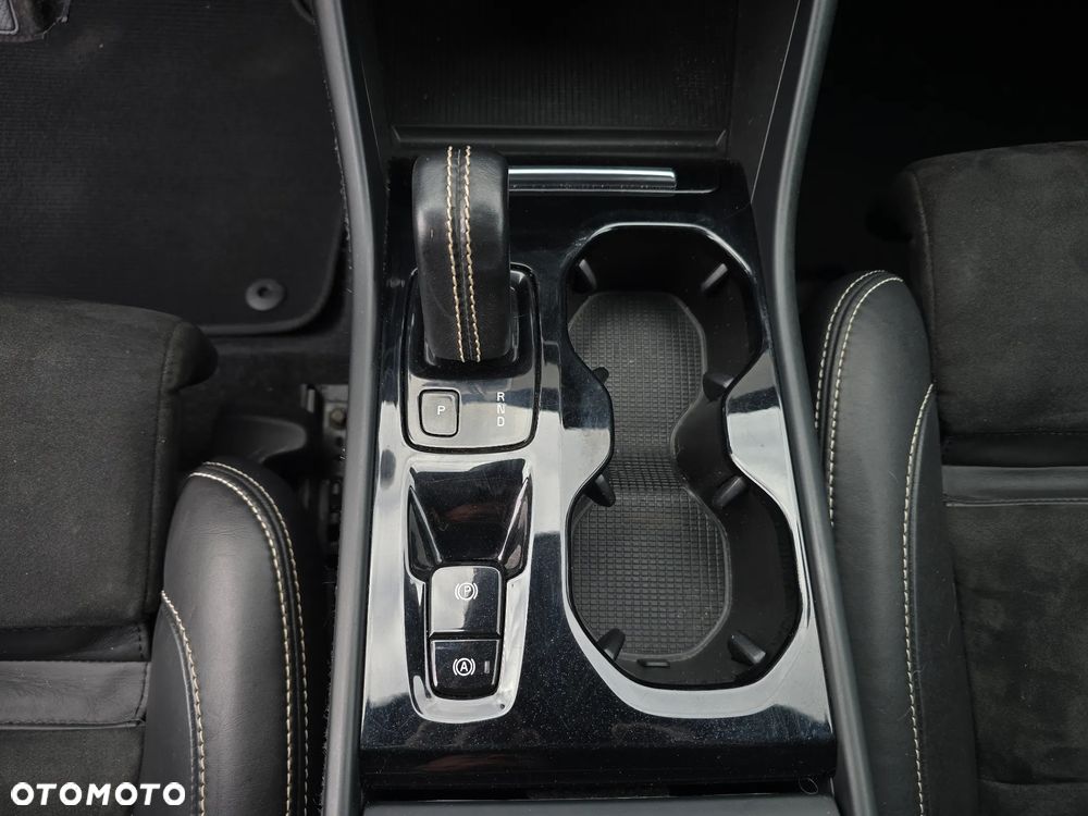Volvo XC 40 B4 Ultra Black Edition - 34