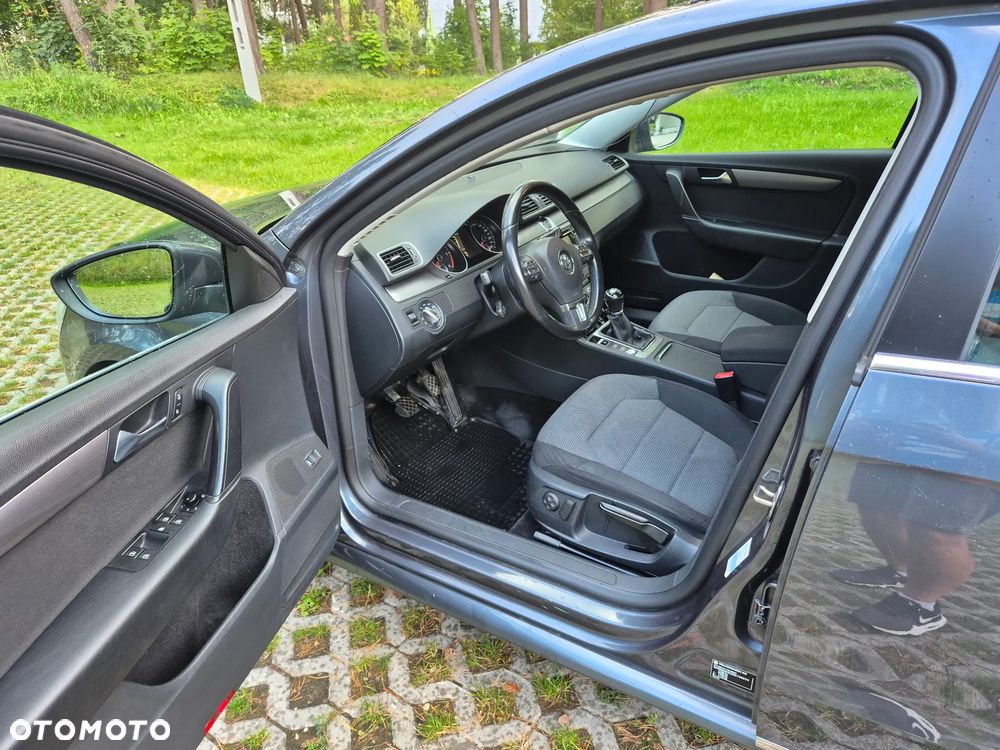 Volkswagen Passat 2.0 TDI Comfortline - 11
