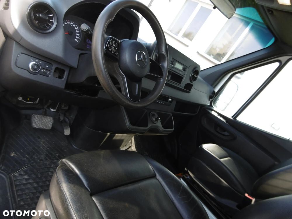 Mercedes-Benz Sprinter - 10