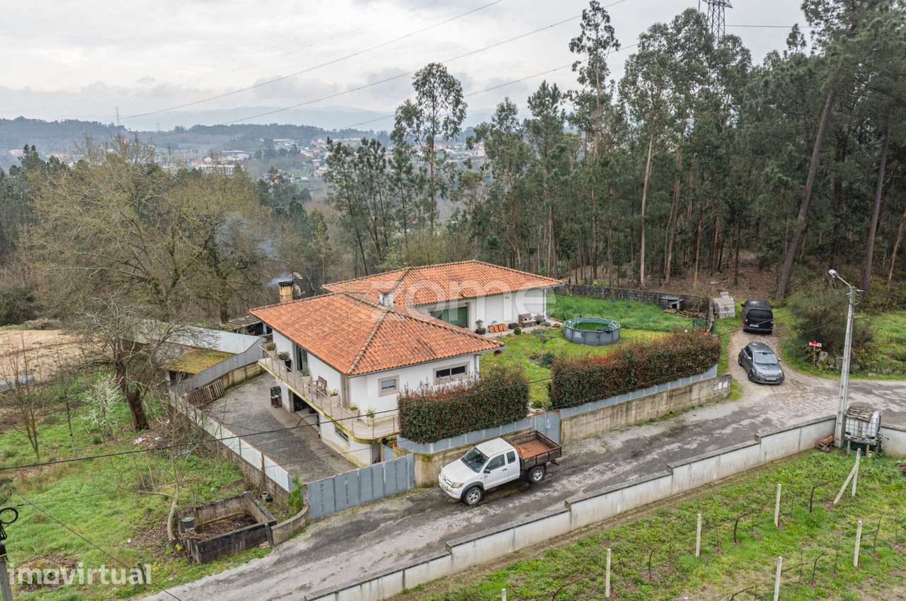 Moradia T3 semitérrea em Sabariz, Vila Verde. - Grande imagem: 4/26