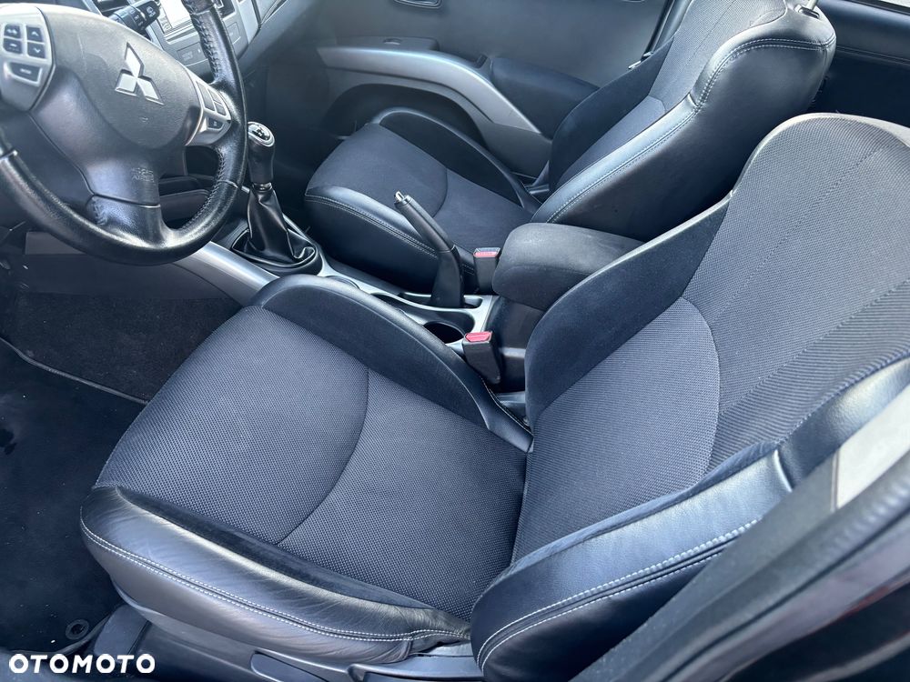 Mitsubishi Outlander 2.0 Intense NAVI 2WD EU5 - 9