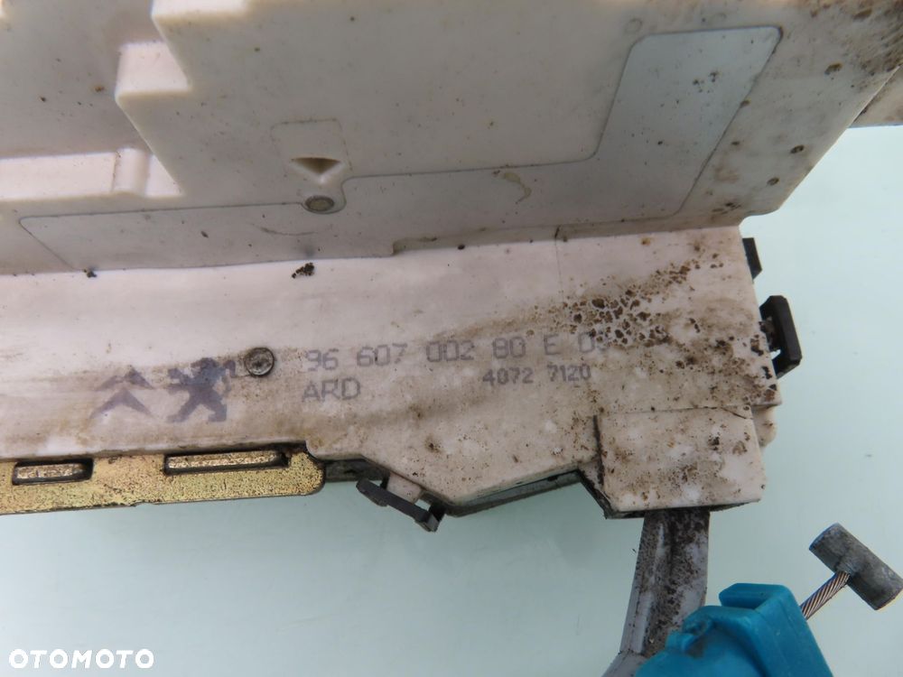 ZAMEK PRAWY TYLNY CITROEN C4 I 9660700280E 6 PIN - 4