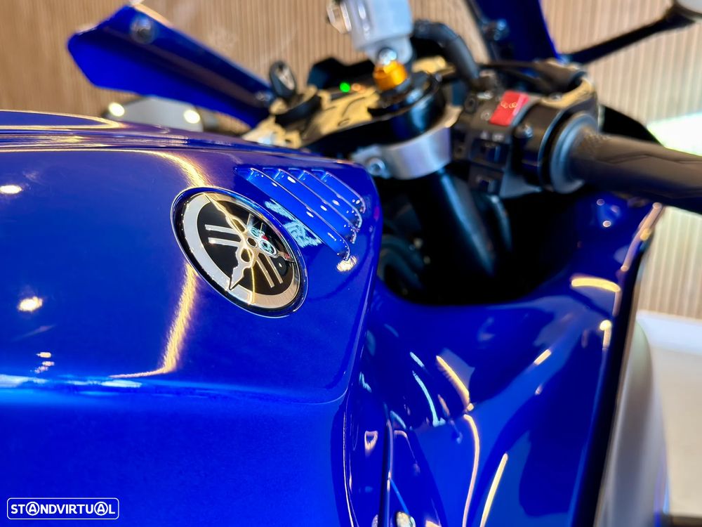 Yamaha YZF R7 - 15