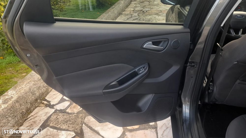 Ford Focus SW 1.0 SCTi Titanium - 32