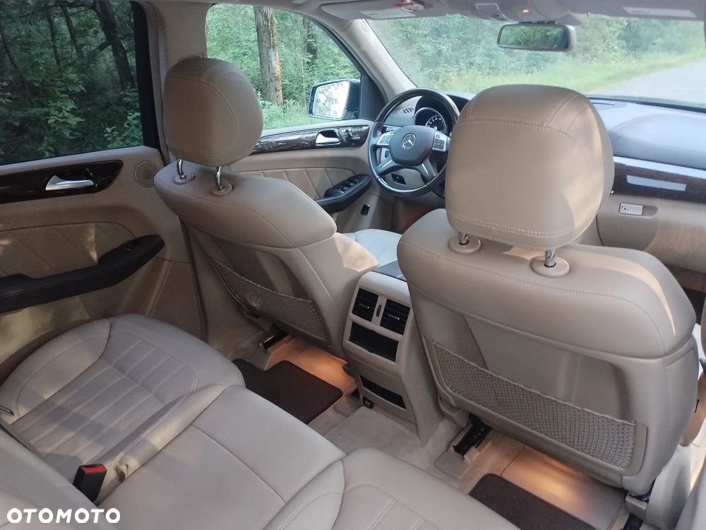 Mercedes-Benz GL - 12