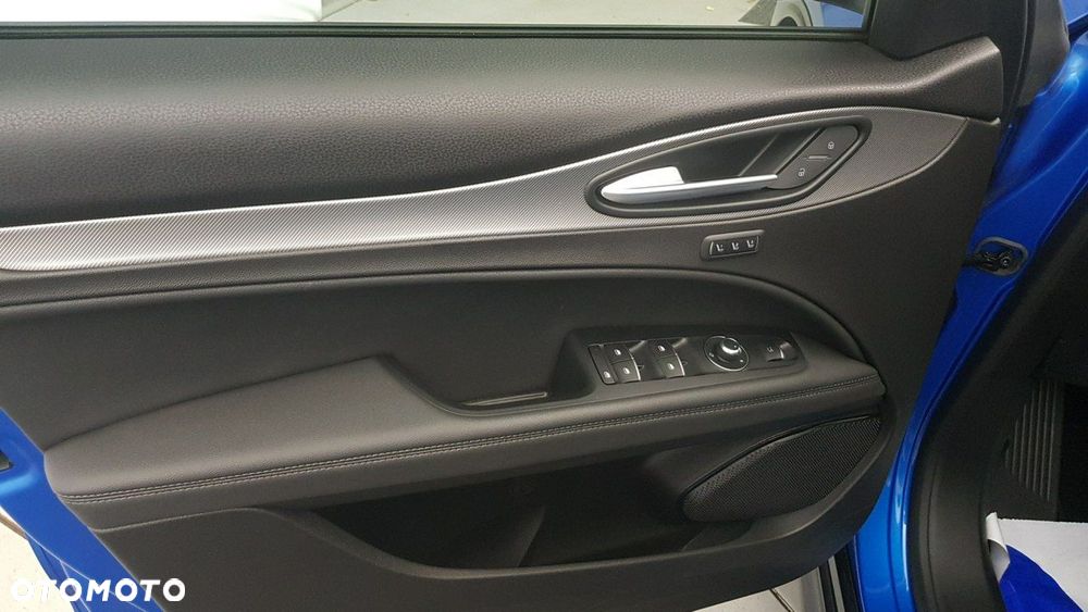 Alfa Romeo Stelvio - 18