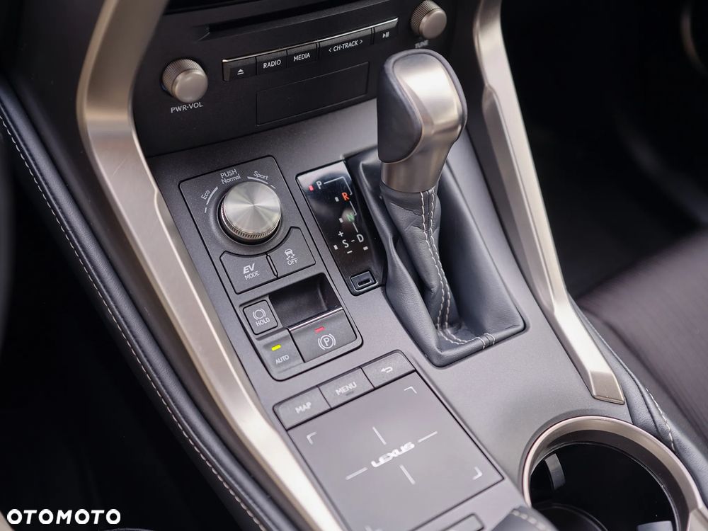 Lexus NX 300h Elegance + Business AWD - 18