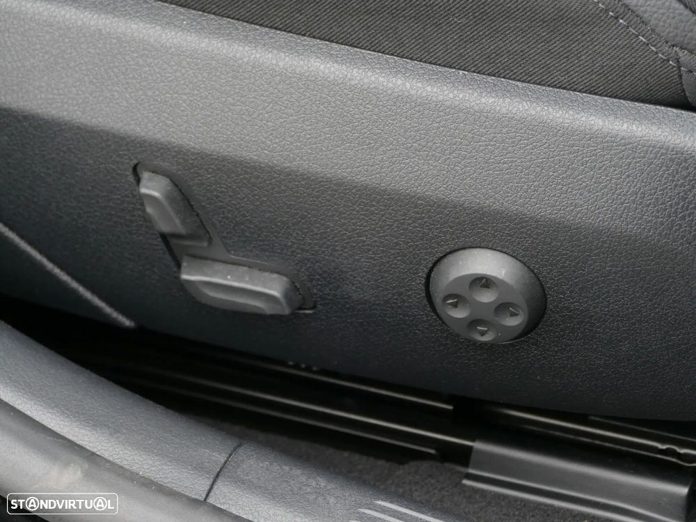 Mercedes-Benz C 300 e Avantgarde - 33