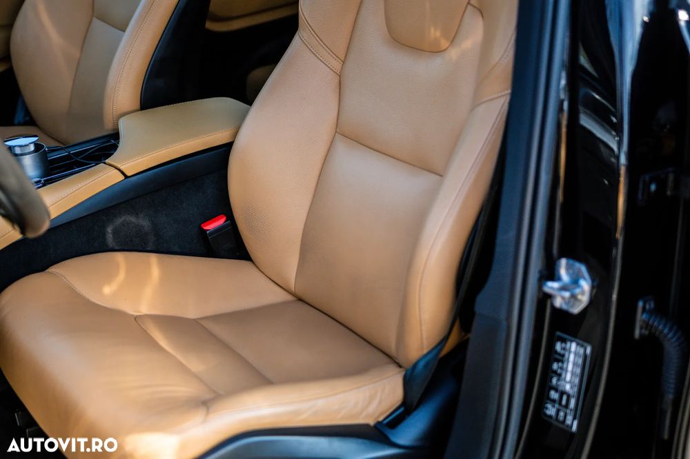 Volvo XC 90 D5 AWD Geartronic Momentum - 11