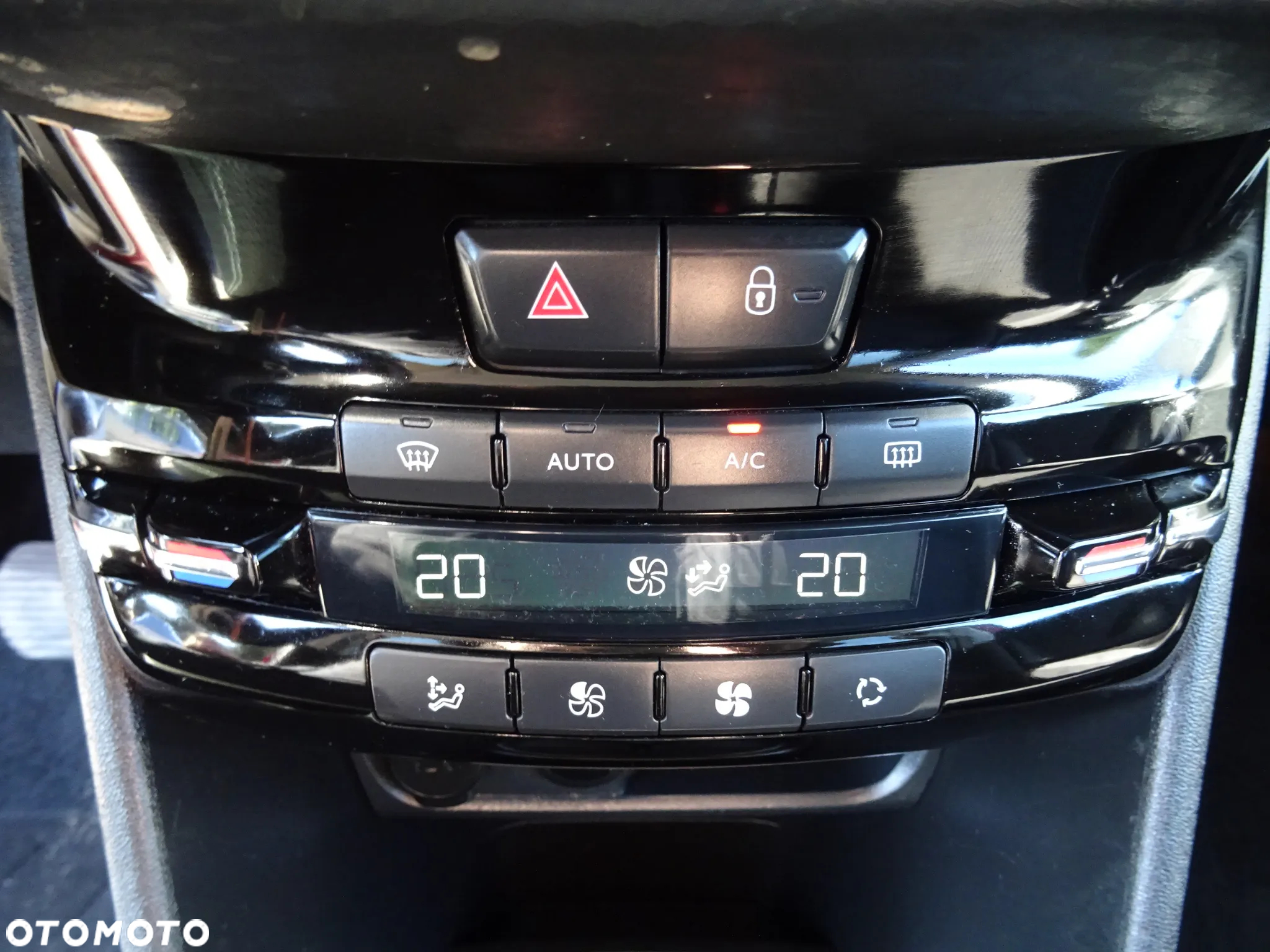 Peugeot 208 PureTech 110 Stop & Start EAT6 Allure - 23