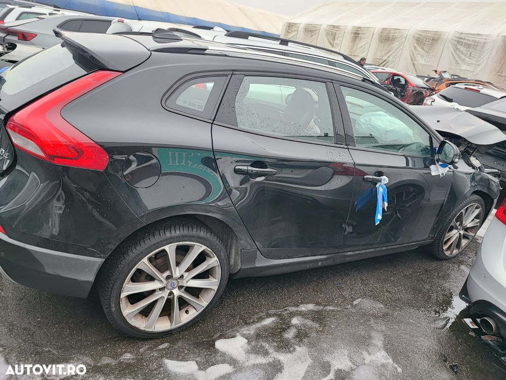 Dezmembram volvo v40 2016 136.000 km - 3