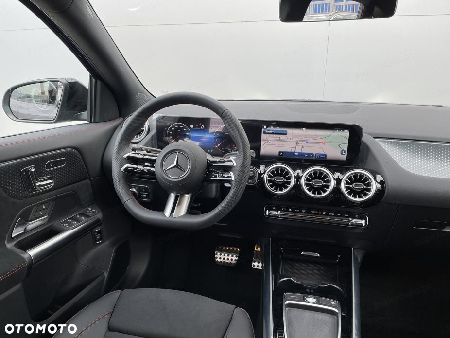 Mercedes-Benz GLA 200 AMG Line - 13