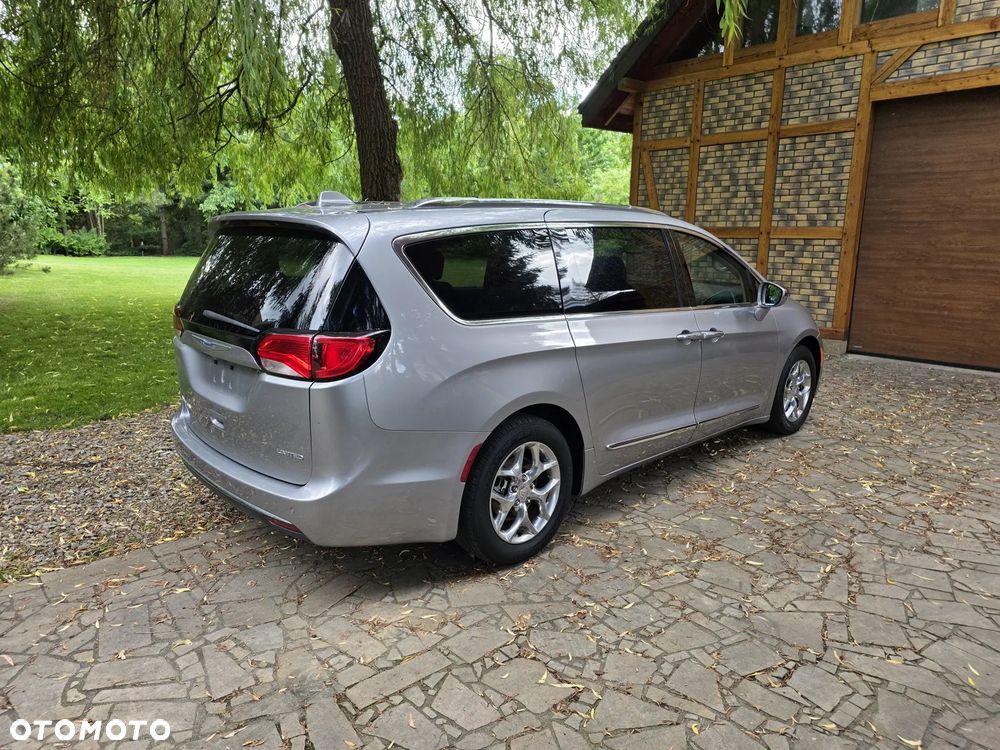 Chrysler Pacifica - 10