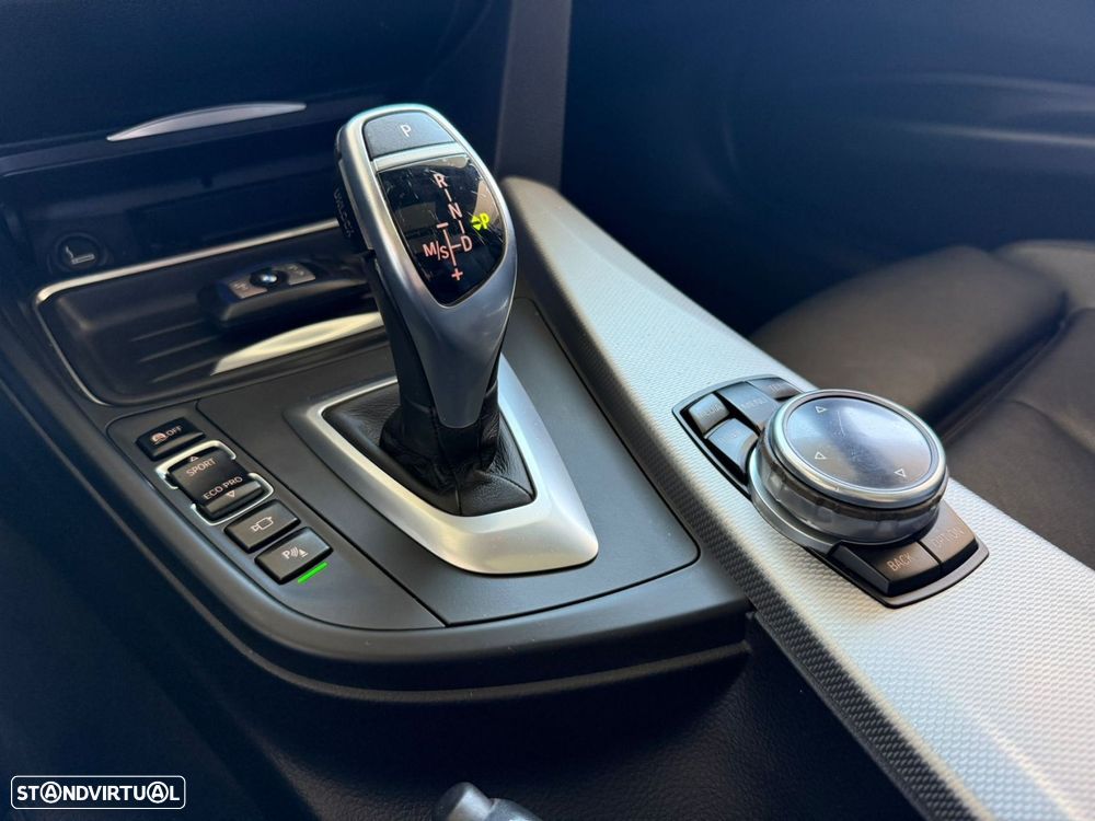 BMW 335 d Touring xDrive Pack M - 22