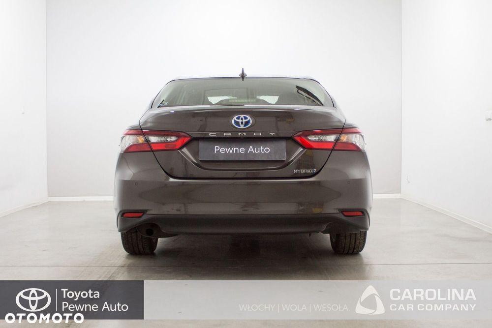 Toyota Camry - 17