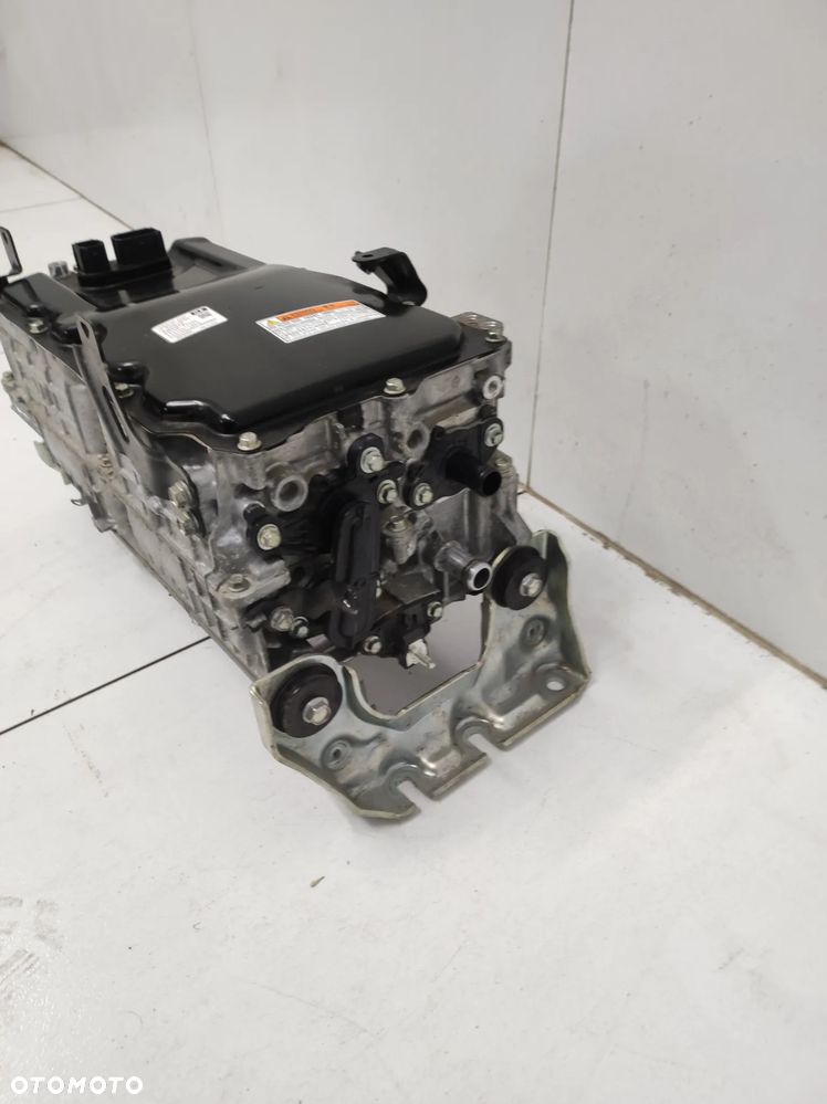 Inwenter falownik przetwornica wysokiego napięcia Toyota RAV4 V 2.5 hybryda - 4