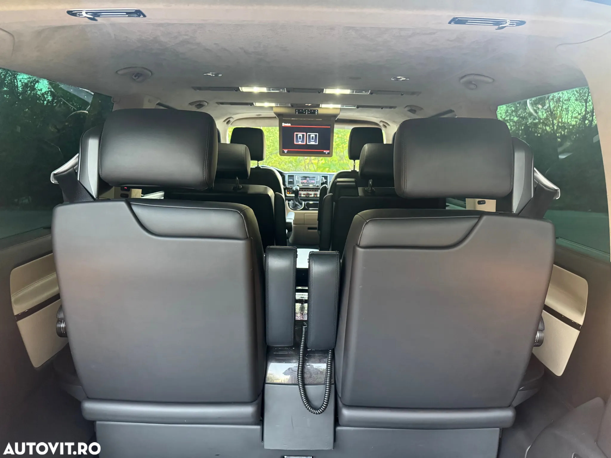 Volkswagen Multivan - 12