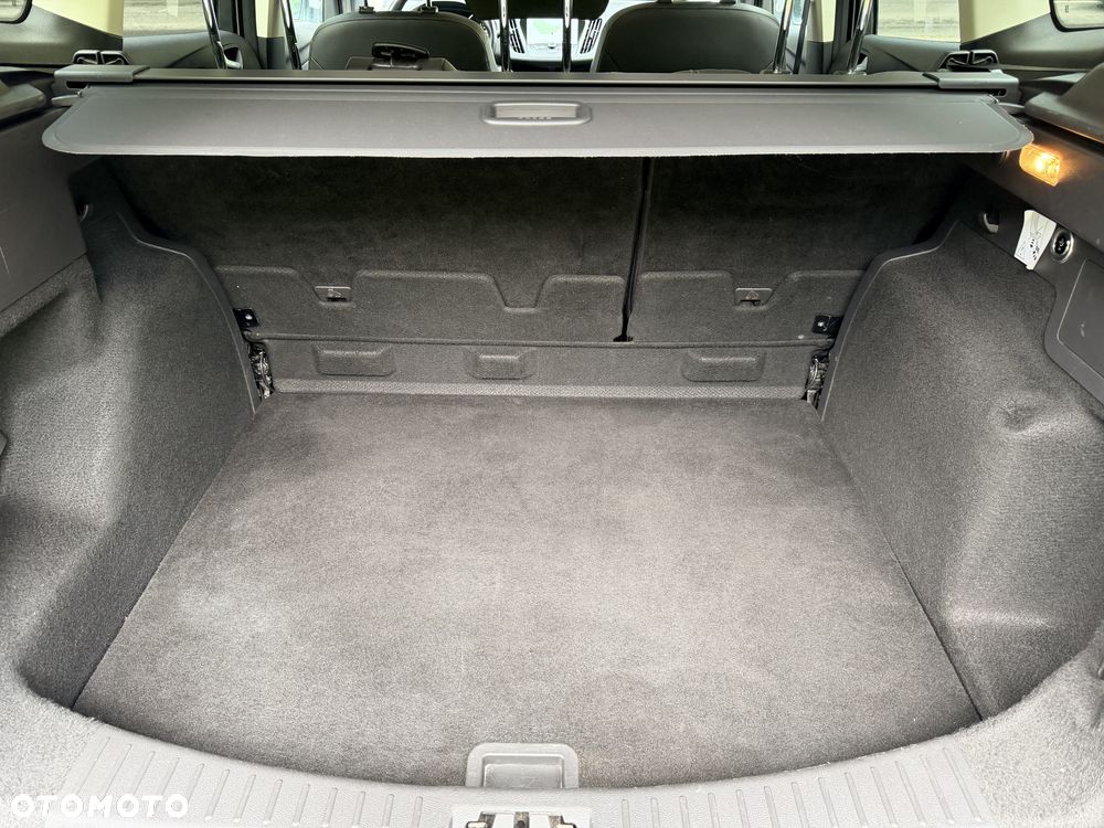 Ford Kuga 2.0 TDCi 2x4 Titanium - 36