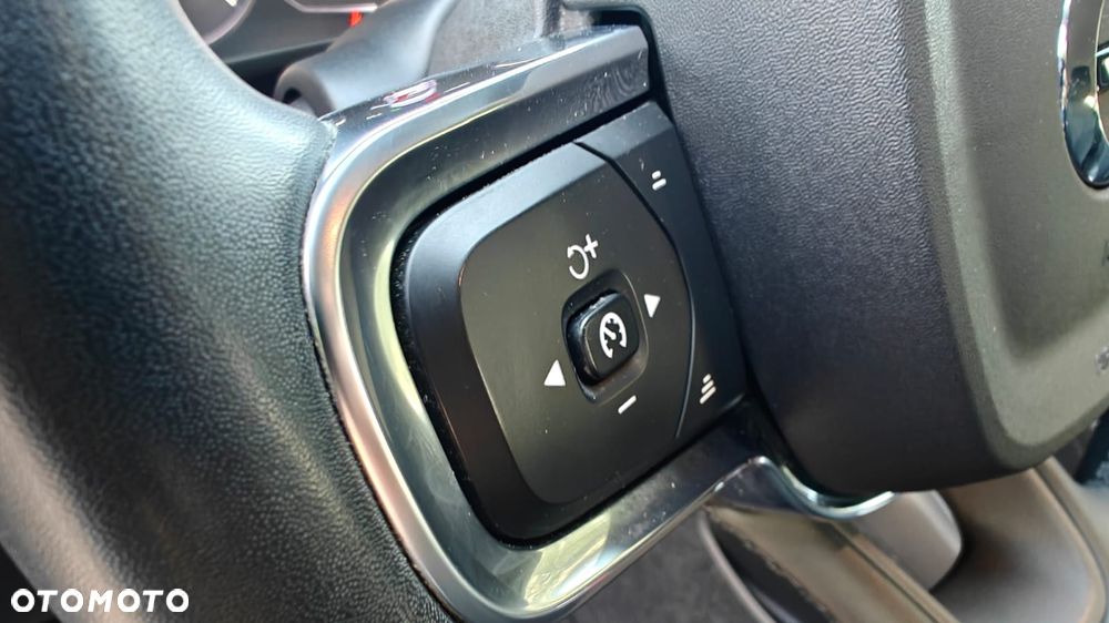 Volvo XC 40 T3 Momentum Pro - 37