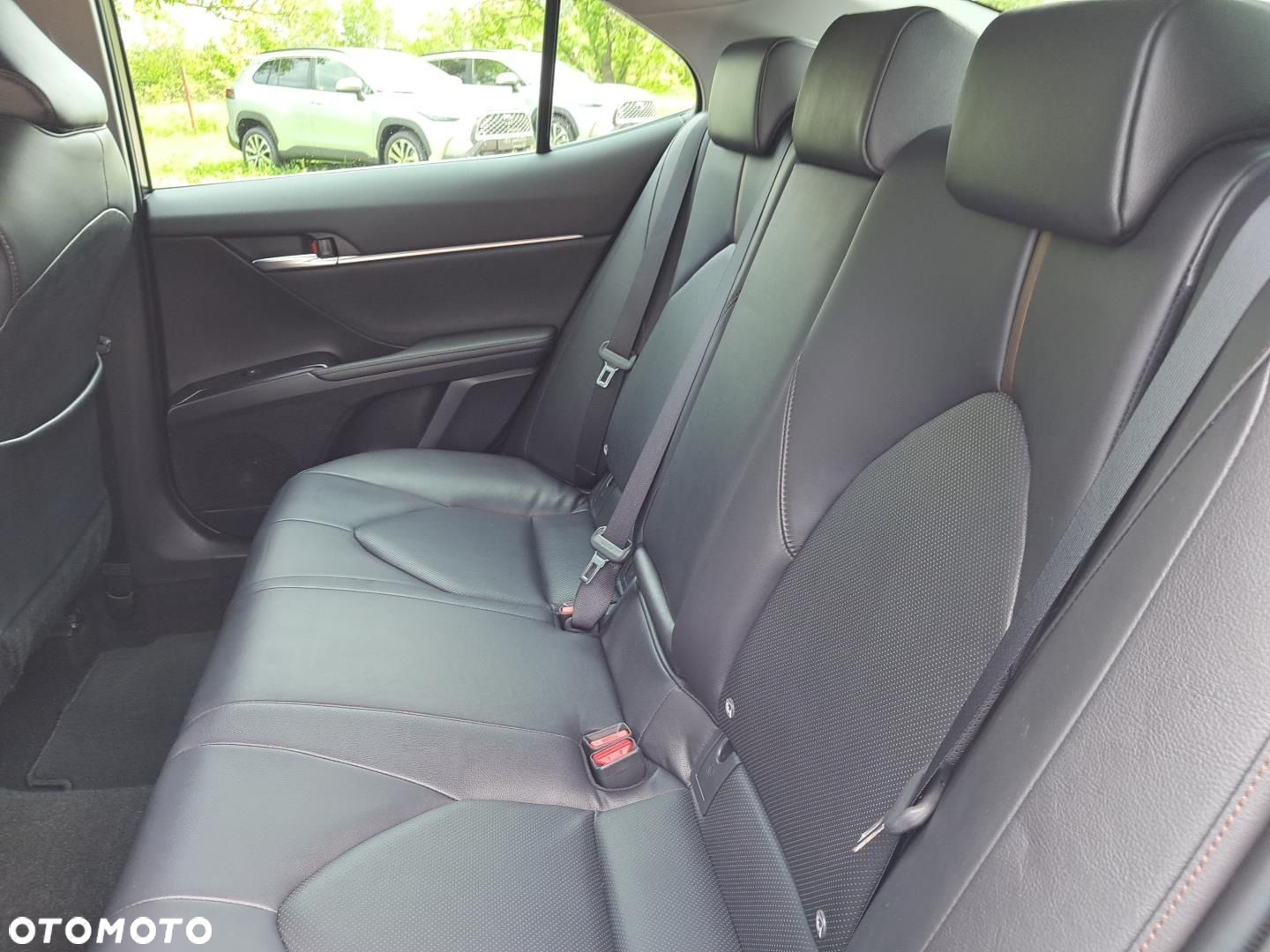 Toyota Camry - 11