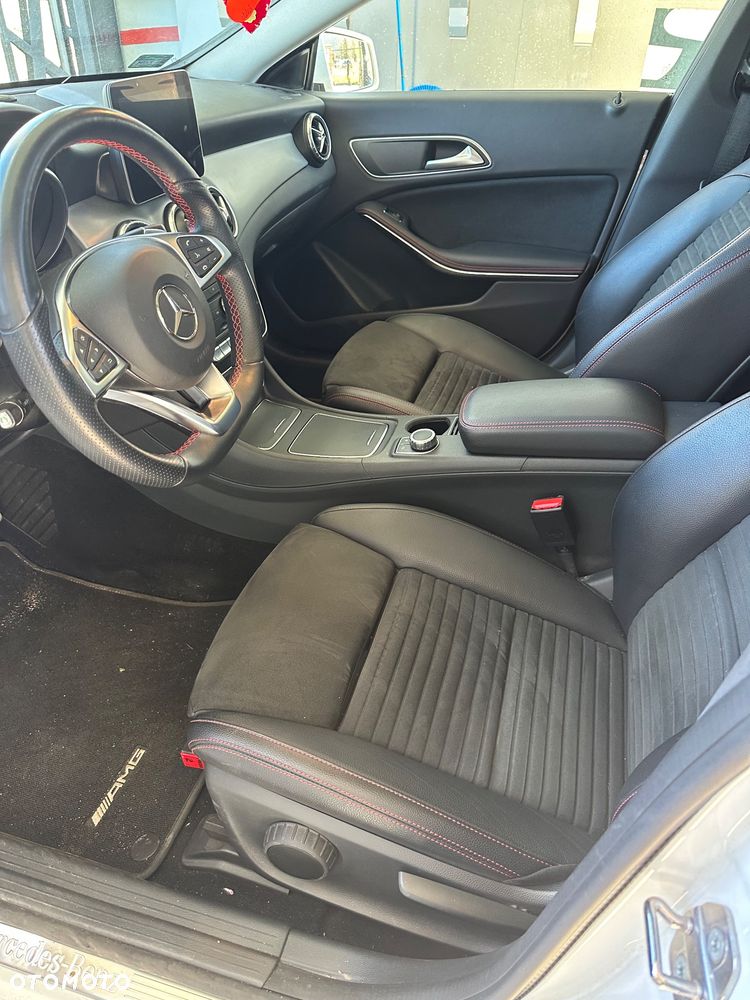 Mercedes-Benz CLA 200 7G-DCT AMG Line - 14