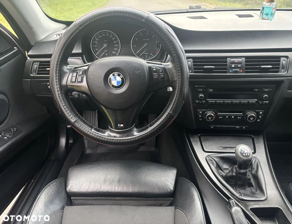BMW Seria 3 320i - 5