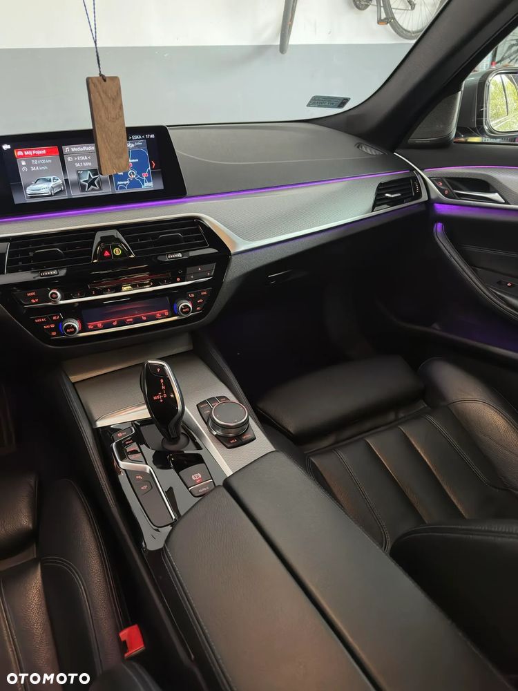 BMW Seria 5 520d M Sport - 13