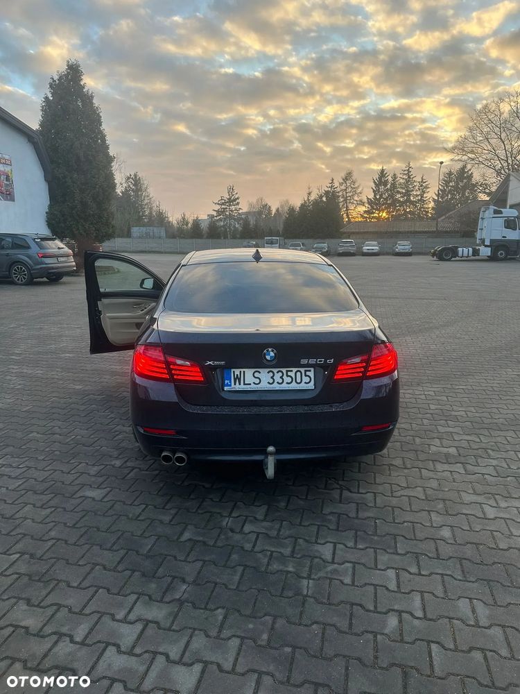 BMW Seria 5 520d xDrive - 6