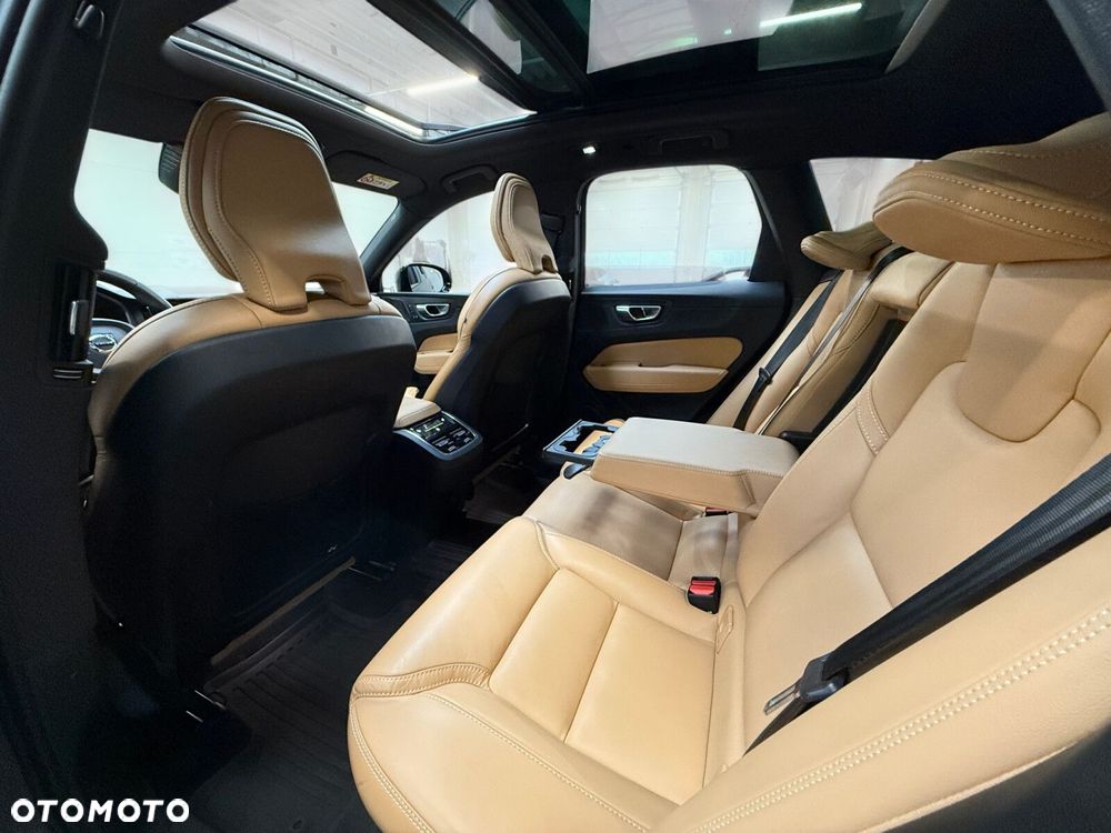 Volvo XC 60 B4 D AWD Plus Dark - 29
