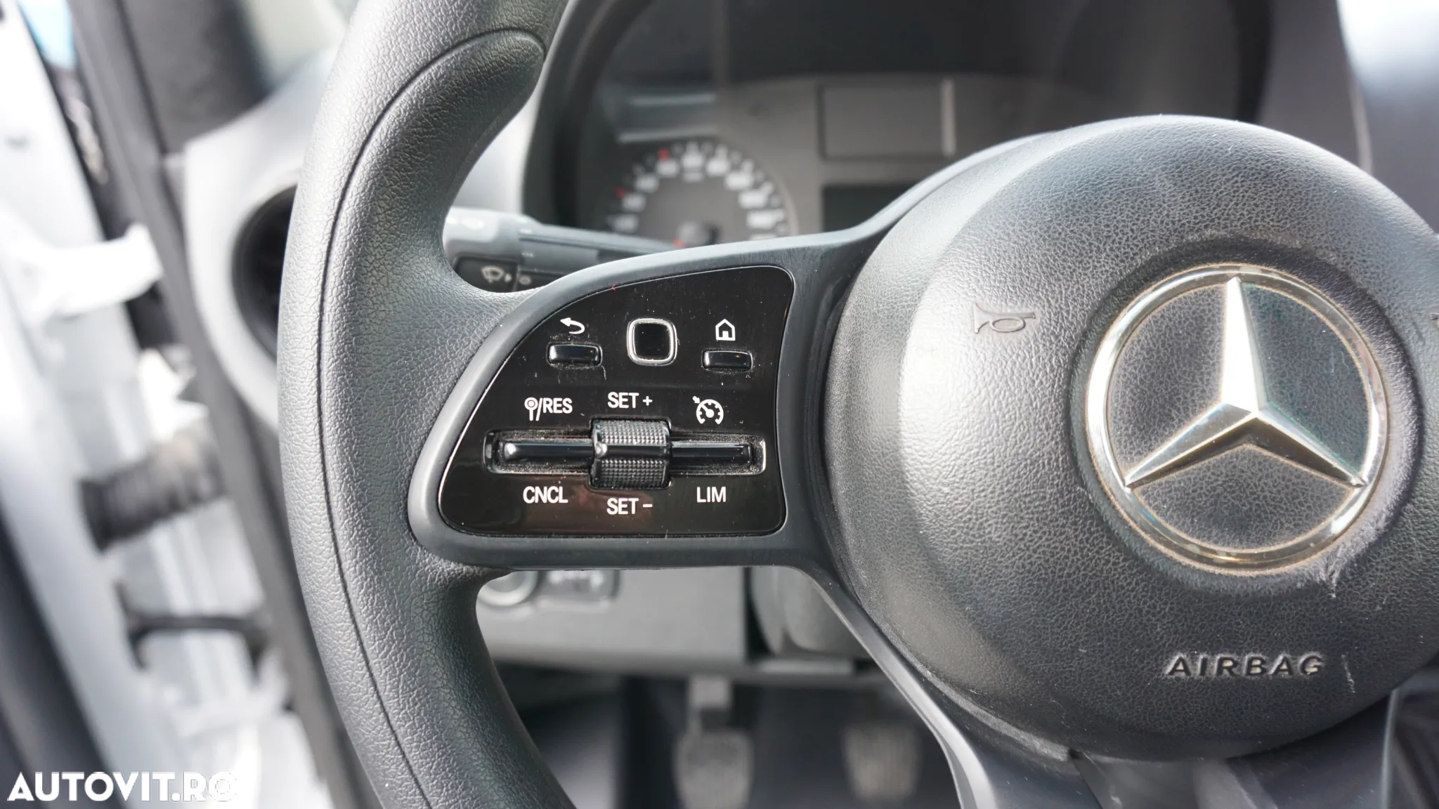 Mercedes-Benz Sprinter - 13