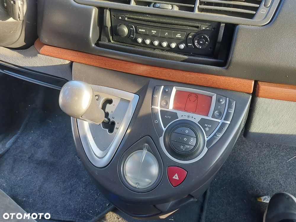 Citroen C8 Peugeot 807 silnik kompletny 2.0 16v Benzyna EW10A RFJ 103 kW 140 KM kolektor przepustnica cewka pompa alternator sprężarka skrzynia biegów AUTOMAT drzwi klapa maska zderzak lusterko listwa przesuwne boczne klamka zamek rolka mikrostyk blenda pas konsola schowek boczek drzwi fotel obrotowy fotele podsufitka panel sterownik wyświetlacz moduł szyba poduszka kierownica manetki zwijak radio mechanizm wydech tłumik mcperson zacisk hamulcowy lampa felga R16 hak holowniczy odpinany zbiorniczek rura przewód dekory drewno wyświetlacz NA CZĘŚCI WSZYSTKIE CZĘŚCI - 28