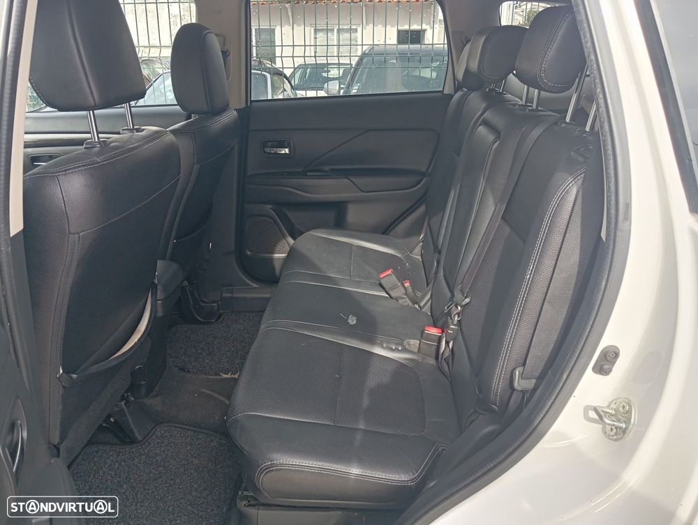 Mitsubishi Outlander 2.2 DI-D Intense - 18