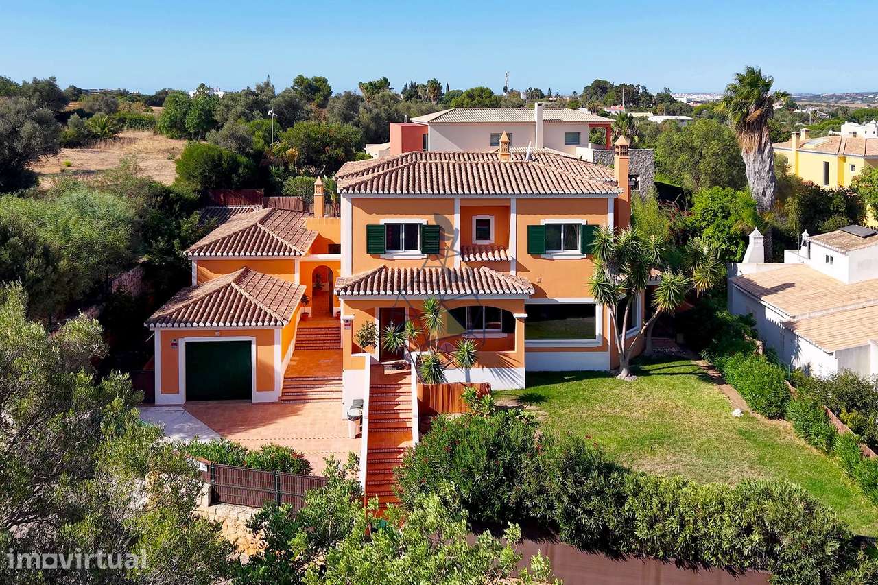 South-Facing Luxury Family Villa (340 m²) with Saltwater Pool  and Pro - Grande imagem: 2/60