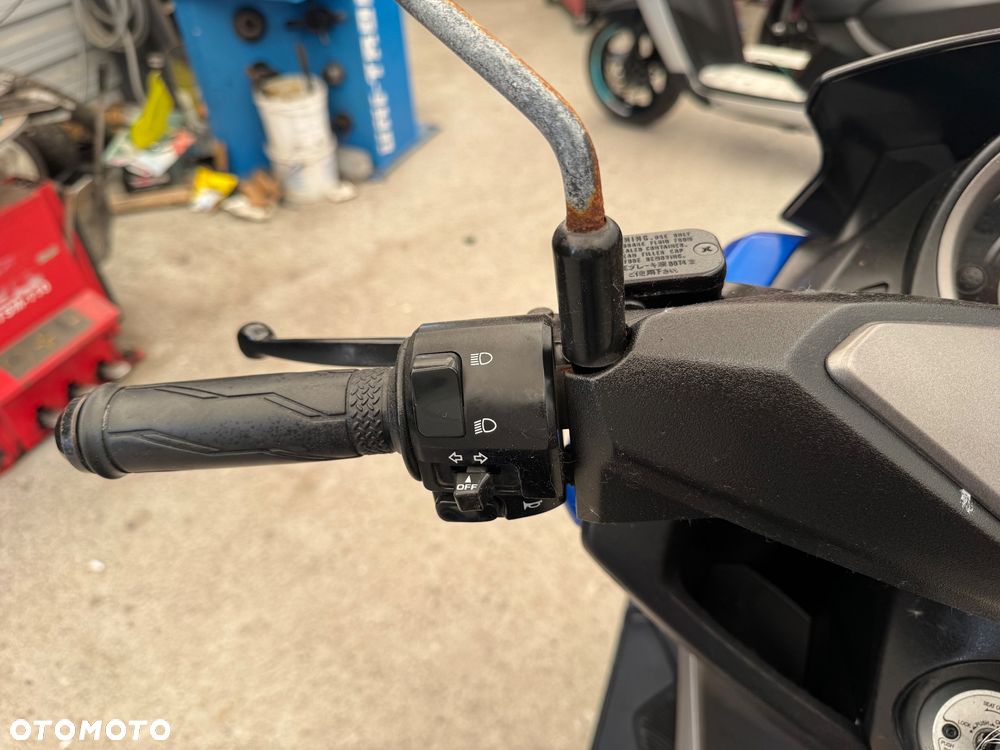 Yamaha NMAX - 12