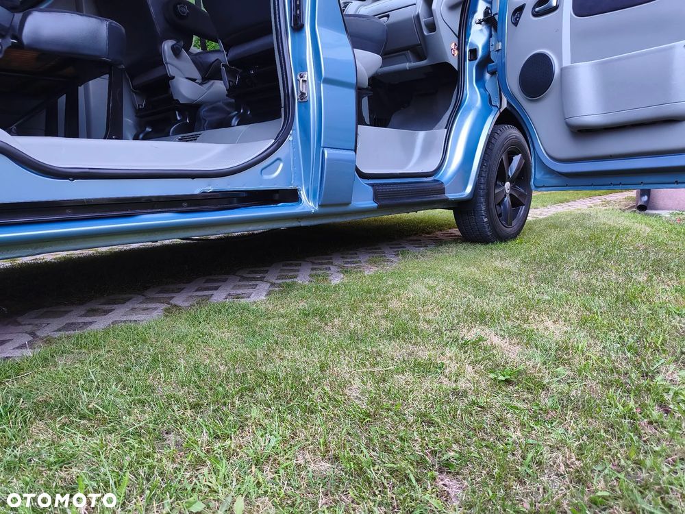 Renault Trafic Grand Passenger Black Edition - 13
