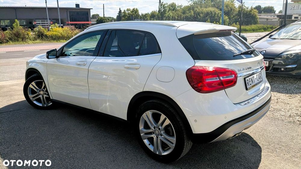 Mercedes-Benz GLA 200 d 4-Matic - 10