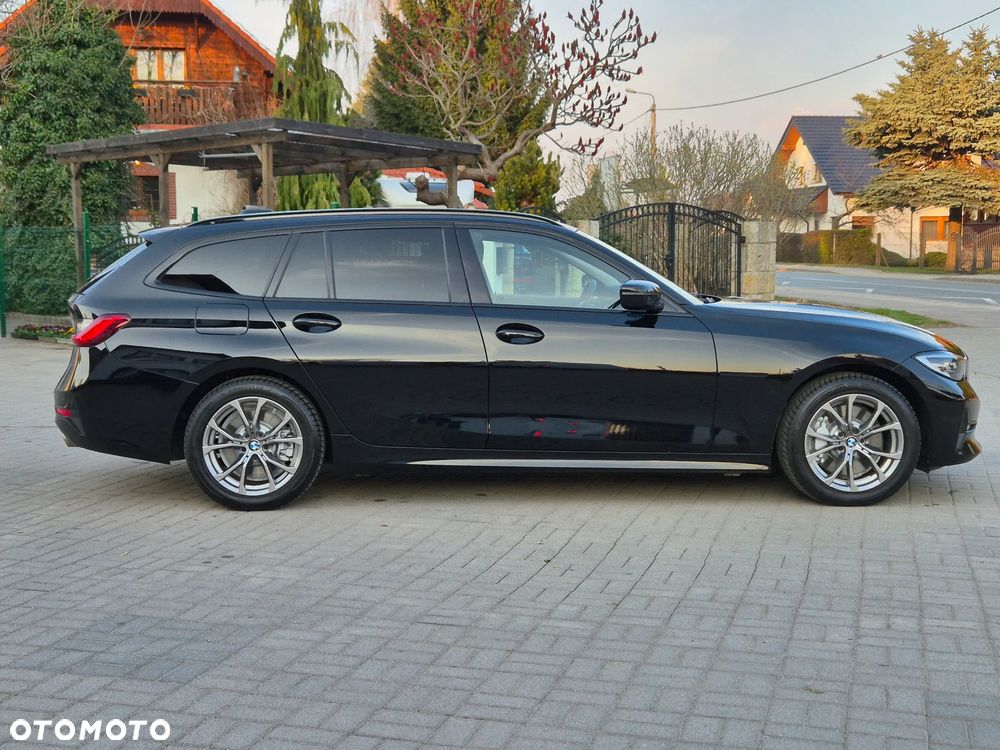 BMW Seria 3 330i Sport Line - 12