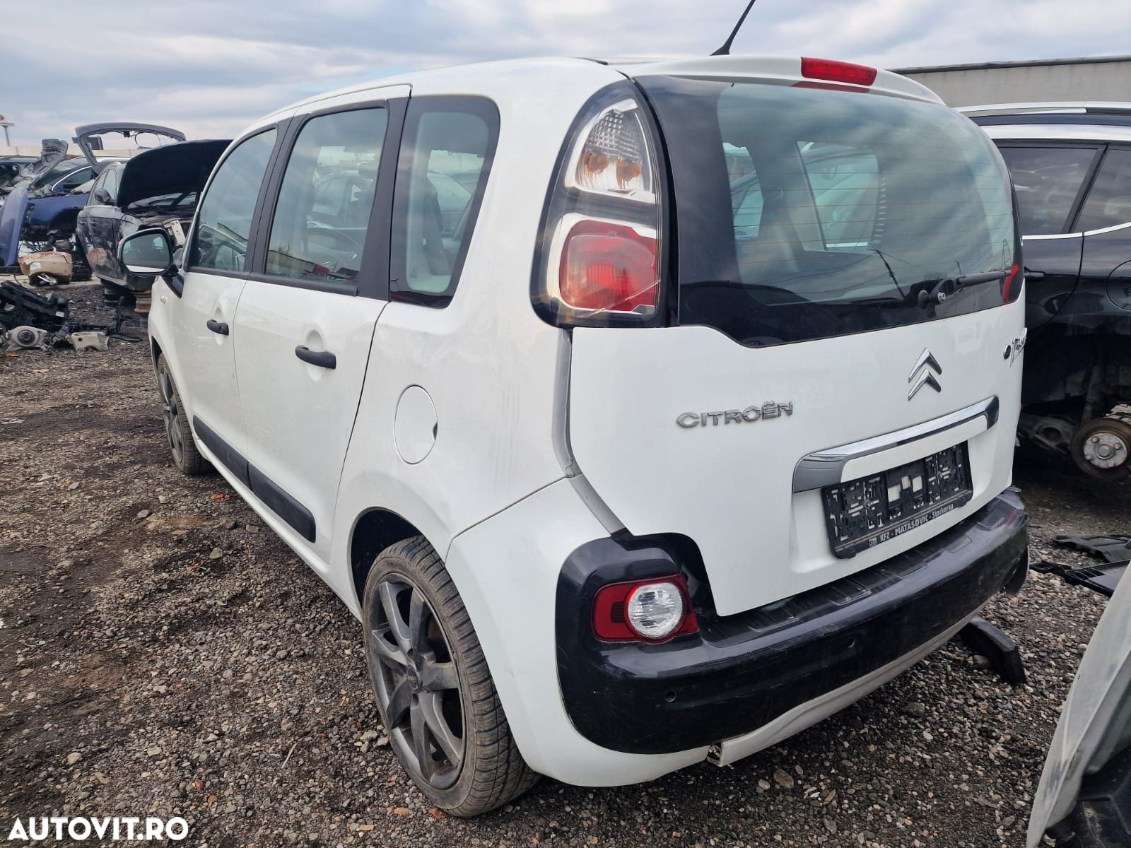 Dezmembram Citroen C3 Picasso 2011 1.4 benzina 8FP - 7