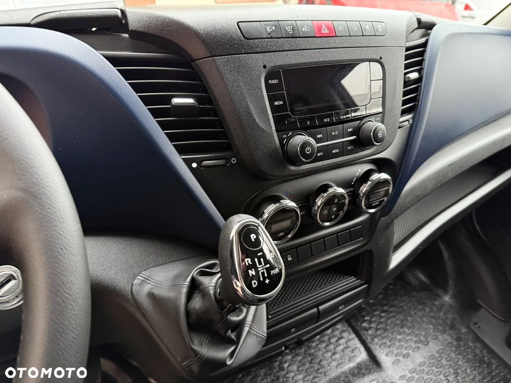 Iveco Daily Izoterma Winda - 17