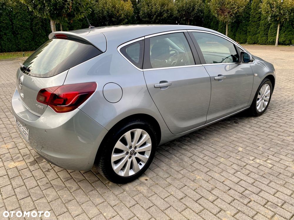 Opel Astra 2010 photo 4